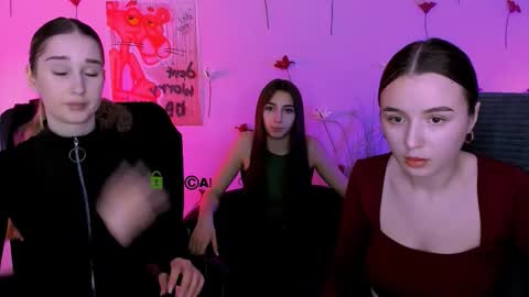 _kellykitten_ online show from March 20, 12:10 pm