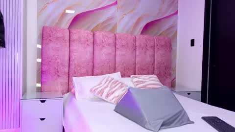 Kendall online show from February 13, 12:18 pm