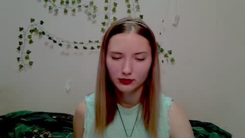 _kikiclark_ online show from November 28, 9:07 pm