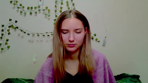 _kikiclark_ online show from November 22, 8:33 pm