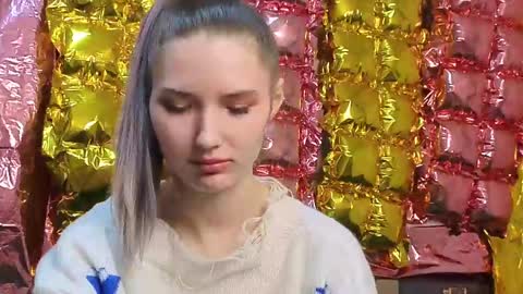 _kikiclark_ online show from April 16, 9:39 pm