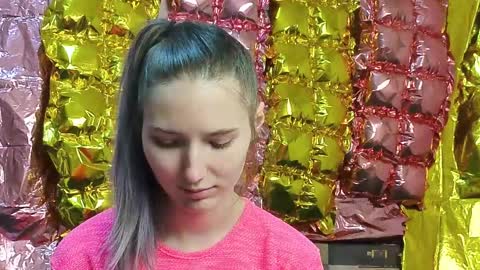 _kikiclark_ online show from April 11, 8:23 pm