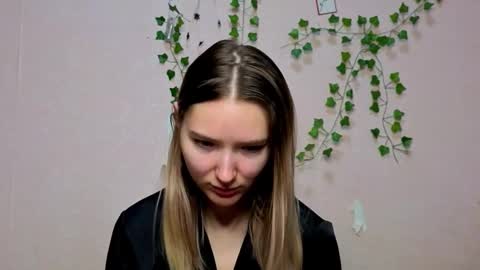 _kikiclark_ online show from December 21, 9:13 am