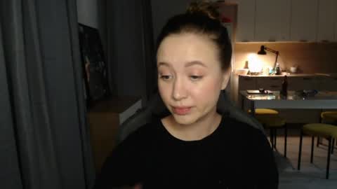 _lalune_ online show from March 17, 6:45 pm