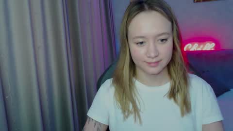 _lalune_ online show from January 8, 6:31 am