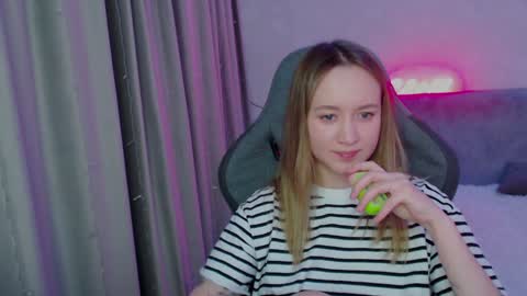 _lalune_ online show from January 16, 6:37 pm