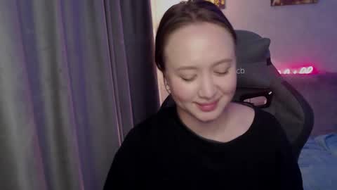 _lalune_ online show from September 11, 11:54 am