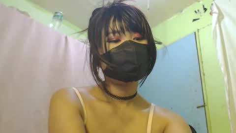 _lilies_gigi_ online show from April 10, 11:33 pm