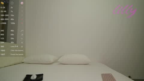 _lillilly_ online show from April 29, 4:59 am