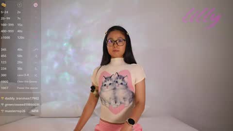 _lillilly_ online show from June 1, 6:15 am