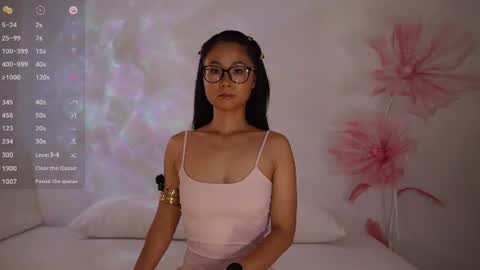 _lillilly_ online show from June 27, 6:03 am