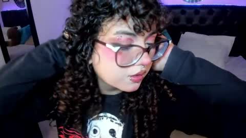 Liily online show from April 8, 10:12 pm