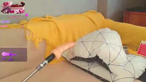 Snapshot of _little_alice_ chatting on February 14, 4:58 am Alice.   online show from February 14, 4:58 am