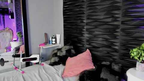 _lustyles_ online show from April 6, 6:36 am