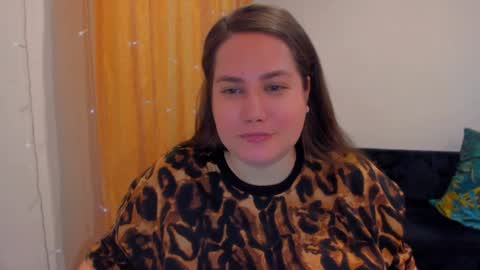 Snapshot of _madalexa_ chatting on December 23, 5:54 pm Alexa online show from December 23, 5:54 pm