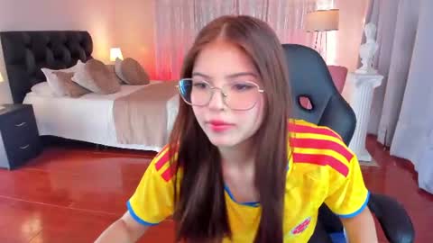 _maddisonfox_ online show from July 7, 12:08 pm