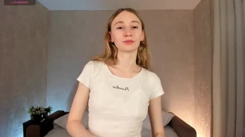  Gwen  online show from November 3, 5:55 am