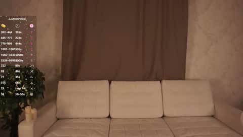  Gwen  online show from February 1, 7:12 pm