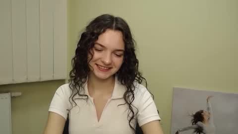 Snapshot of _megasta chatting on December 6, 7:33 pm Susie online show from December 6, 7:33 pm