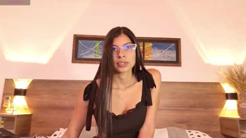 Mia online show from March 13, 2:18 pm