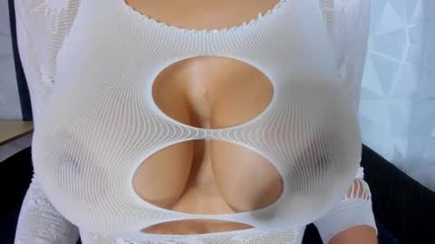 _mia_milf_ online show from March 18, 9:47 am