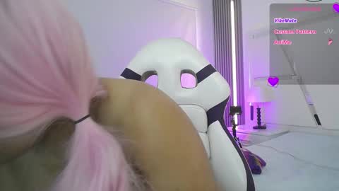 Snapshot of _miaaleon chatting on October 4, 4:22 pm Mia online show from October 4, 4:22 pm
