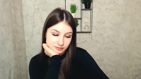 Mia online show from March 2, 3:31 pm