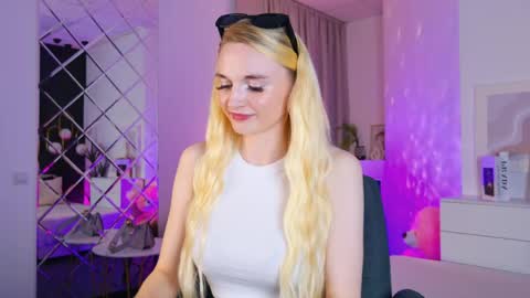 Mila online show from May 29, 9:13 pm