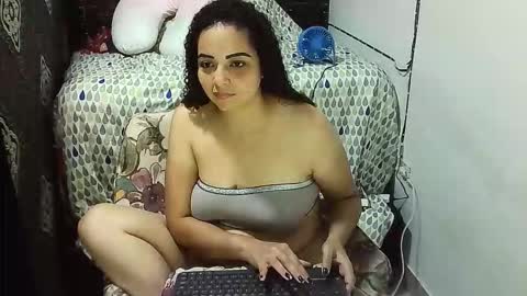 Snapshot of _milf_naughty chatting on October 17, 4:05 am _milf_naughty online show from October 17, 4:05 am