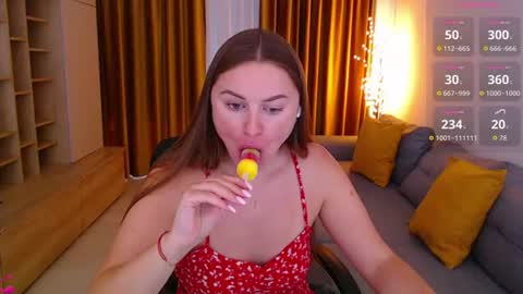 Mia online show from July 10, 11:32 am