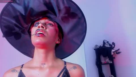 Nana  online show from November 1, 9:08 pm