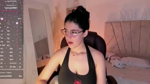 Snapshot of _niah_ chatting on January 14, 9:09 pm Niah You can call me Ni or cutie haha online show from January 14, 9:09 pm