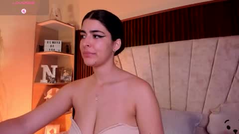 Niah  You can call me Ni or cutie haha online show from November 12, 8:18 pm