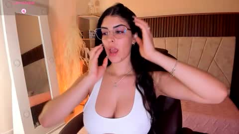Snapshot of _niah_ chatting on October 1, 9:09 pm Niah You can call me Ni or cutie haha online show from October 1, 9:09 pm