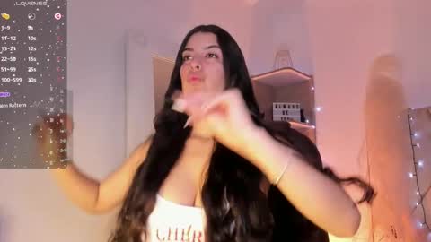 Snapshot of _niah_ chatting on December 11, 9:01 pm Niah You can call me Ni or cutie haha online show from December 11, 9:01 pm