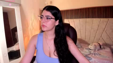 Niah  You can call me Ni or cutie haha online show from November 23, 8:54 pm