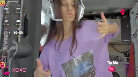Snapshot of _nika_kik chatting on October 12, 8:17 am Nika online show from October 12, 8:17 am