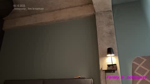 Snapshot of _octopussy_ chatting on October 18, 10:51 am Mikayla online show from October 18, 10:51 am