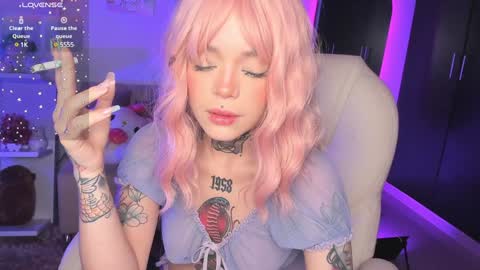 Snapshot of _sabrinamoon chatting on December 12, 1:28 pm online show from December 12, 1:28 pm