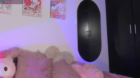   online show from November 25, 3:03 pm