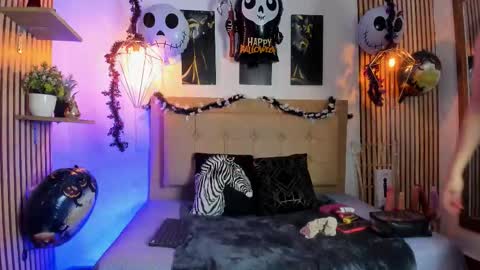 SAMANTHA FOX online show from October 26, 11:49 am