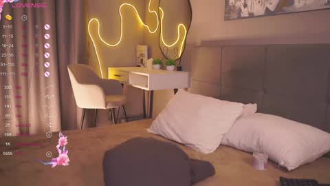 Scarlet online show from December 5, 9:06 am