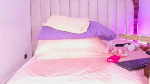 susy online show from April 10, 6:30 am