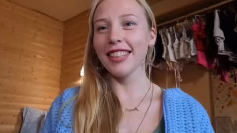 _sweetsky_ online show from March 15, 1:57 pm