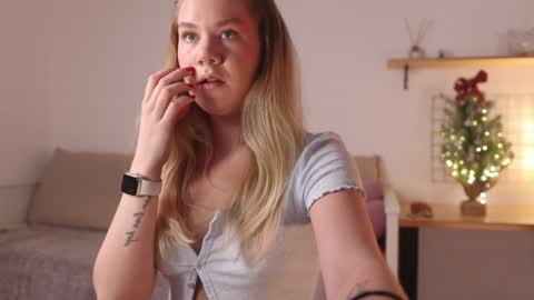 Annie online show from December 16, 1:42 am