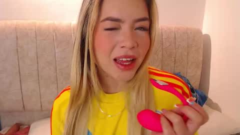 _tiffany1 online show from March 1, 7:13 pm