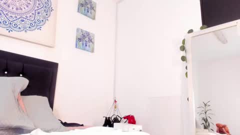 Snapshot of _veronicadeleon_ chatting on March 1, 1:07 pm Veronica online show from March 1, 1:07 pm