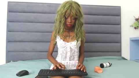 Snapshot of _violet_moon1 chatting on February 22, 9:53 pm _violet_moon1 online show from February 22, 9:53 pm
