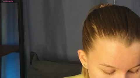 _watchmesmile_ online show from May 3, 5:33 am
