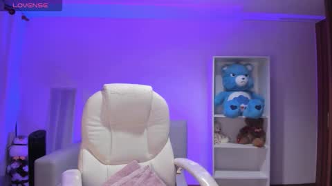 Fernanda  online show from November 11, 4:30 am